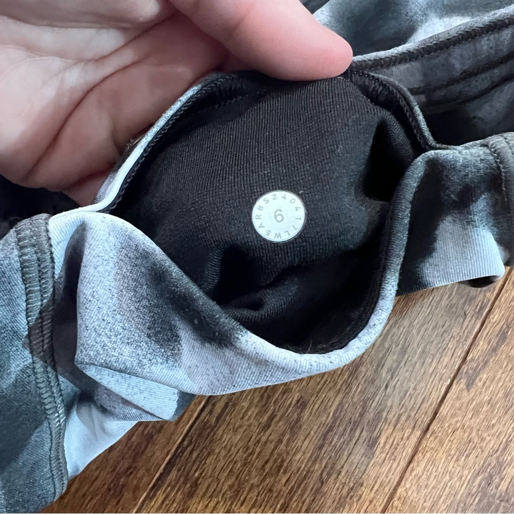 26. Lululemon leggings black
Pockets
25” Inseam - Picture 4 of 6